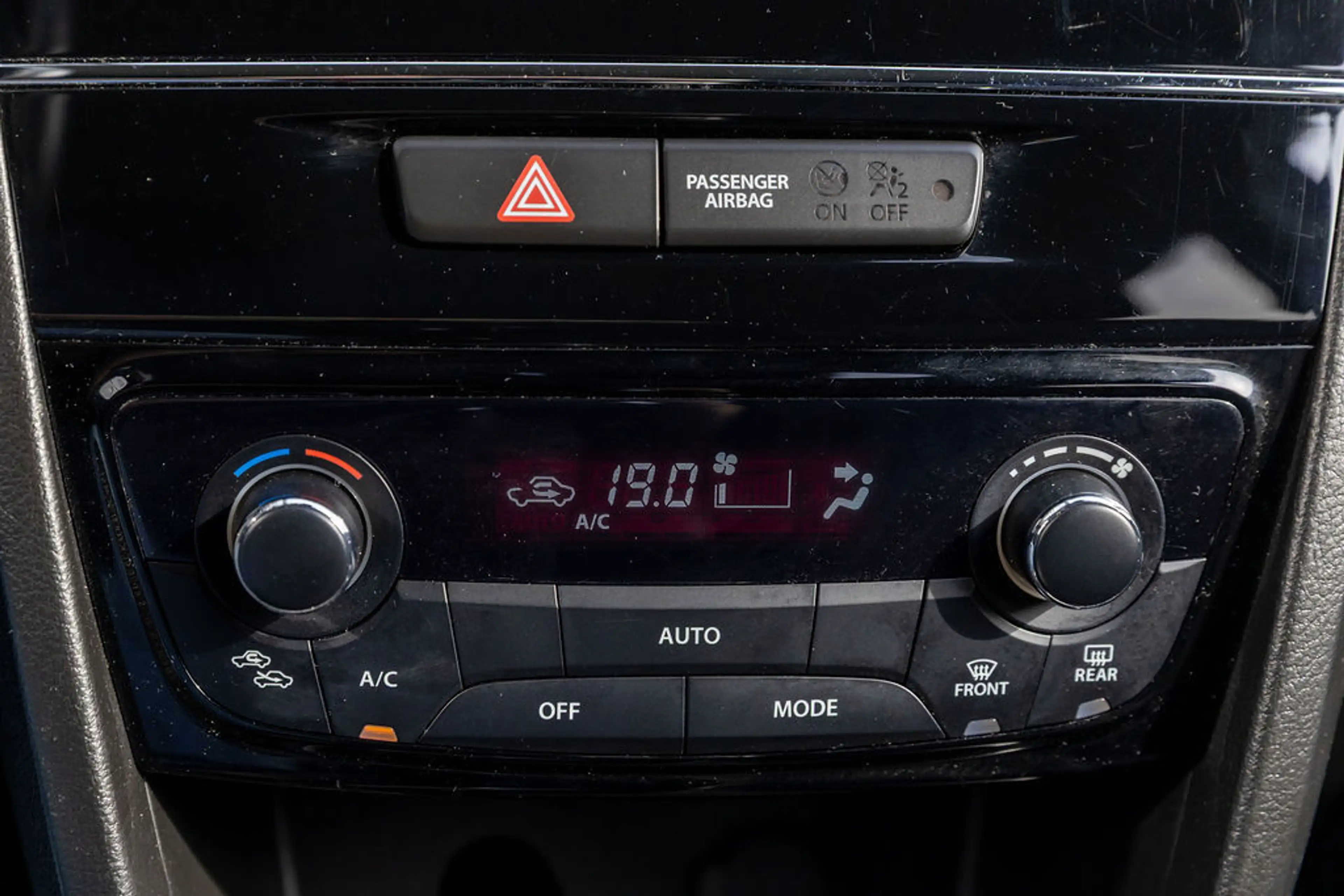 Suzuki Vitara 1.5 Hybrid Privilege Style — photo 22