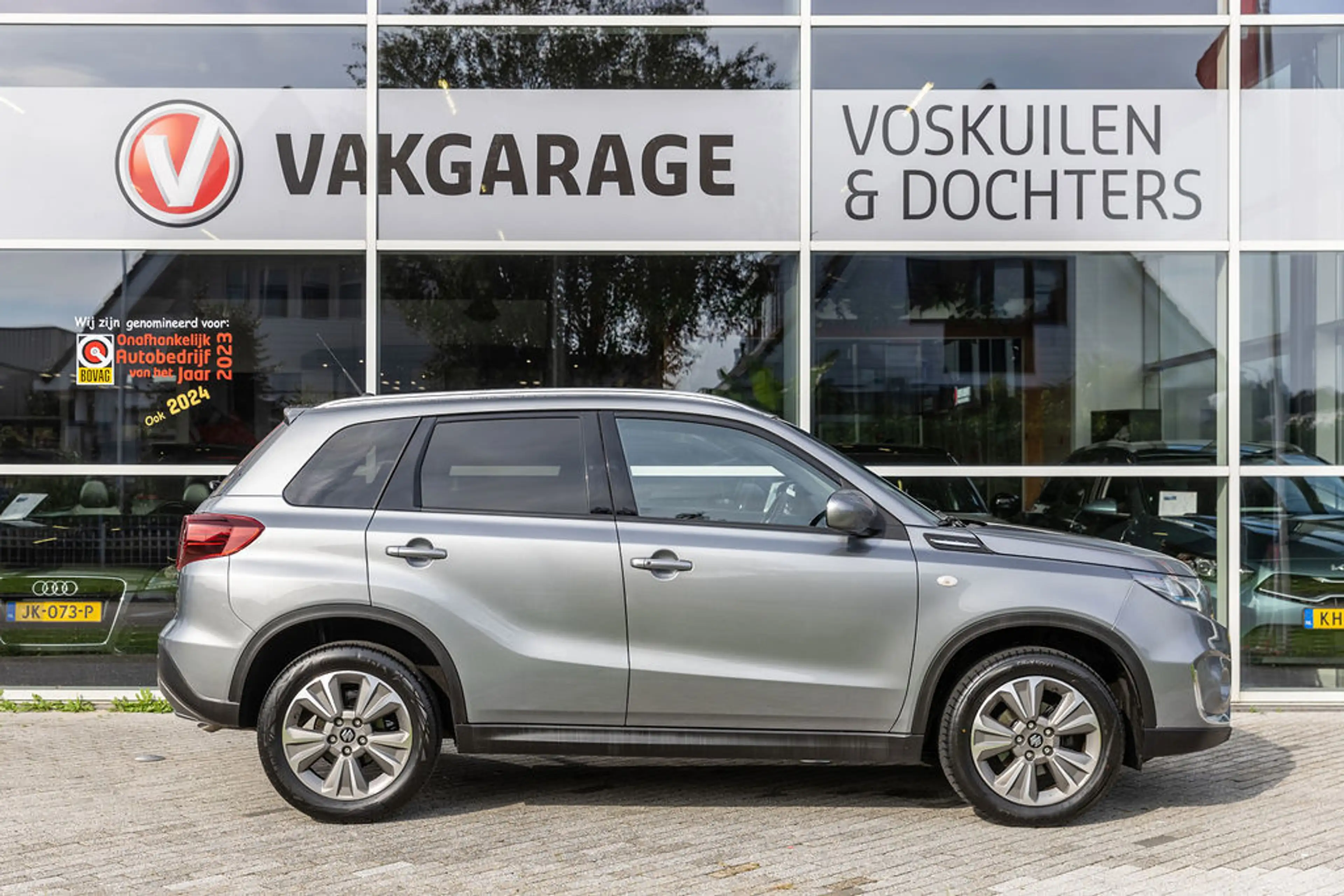 Suzuki Vitara 1.5 Hybrid Privilege Style — photo 44