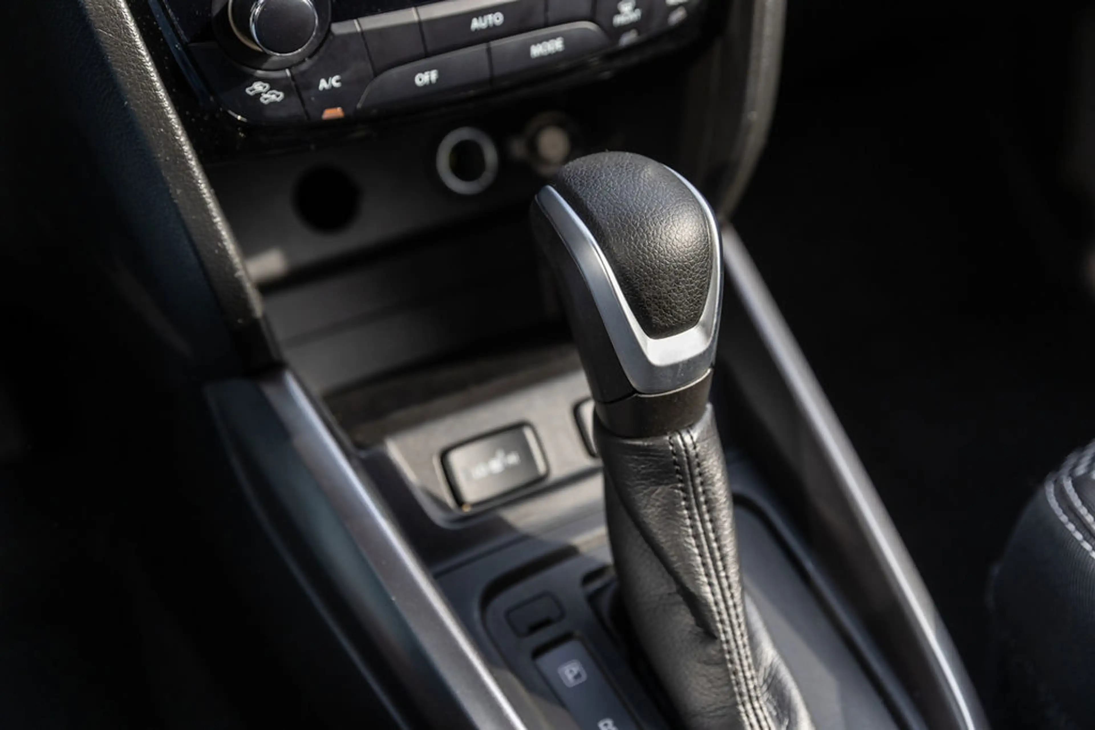 Suzuki Vitara 1.5 Hybrid Privilege Style — photo 20