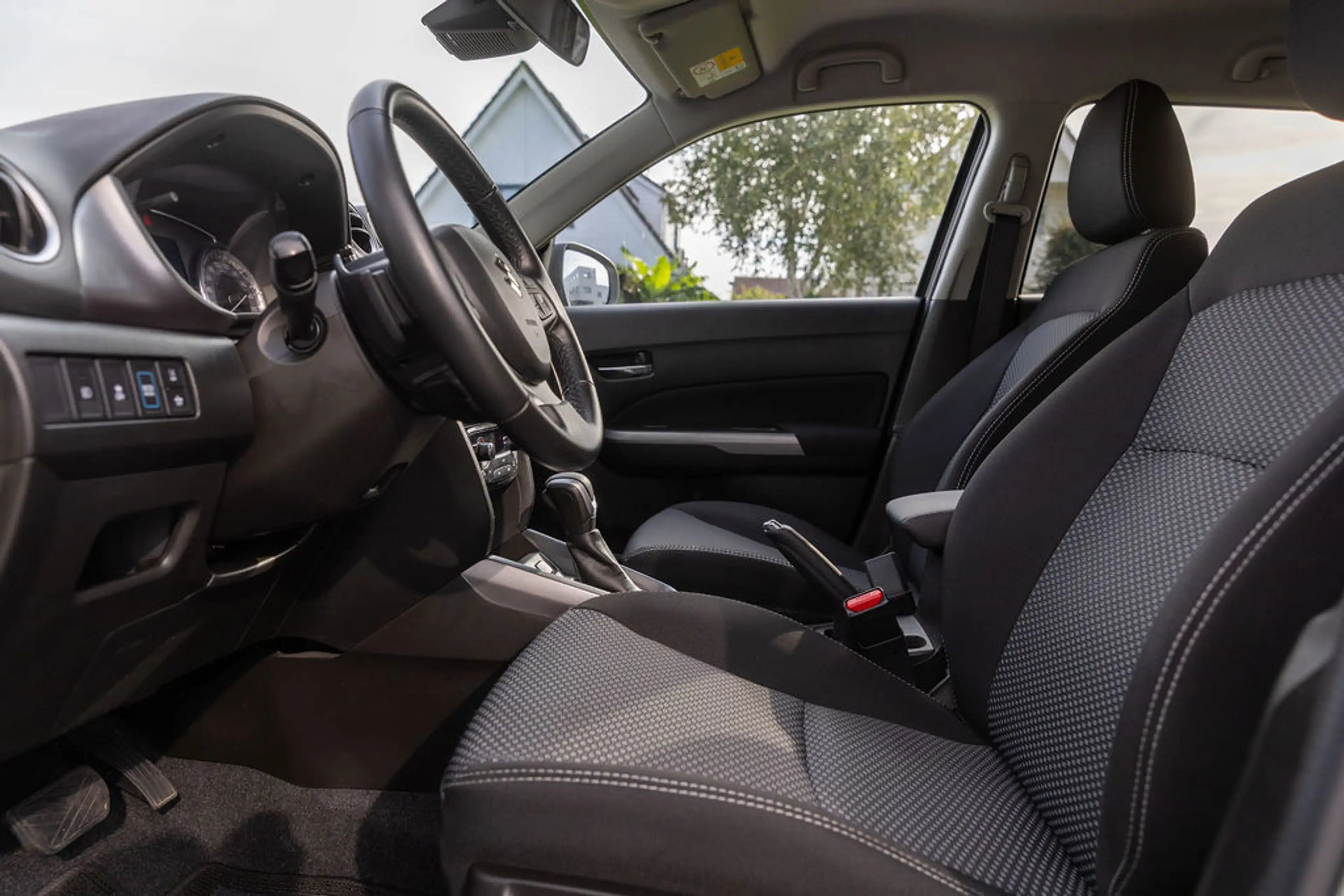 Suzuki Vitara 1.5 Hybrid Privilege Style — photo 29