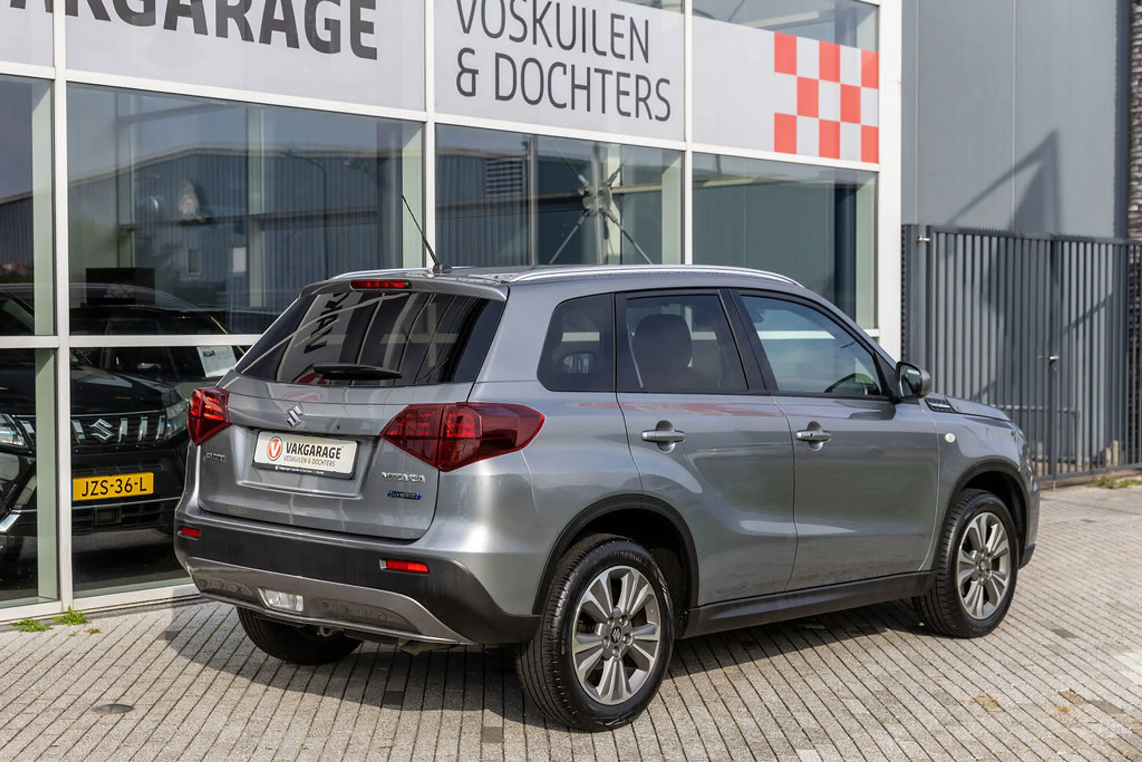 Suzuki Vitara 1.5 Hybrid Privilege Style — photo 43