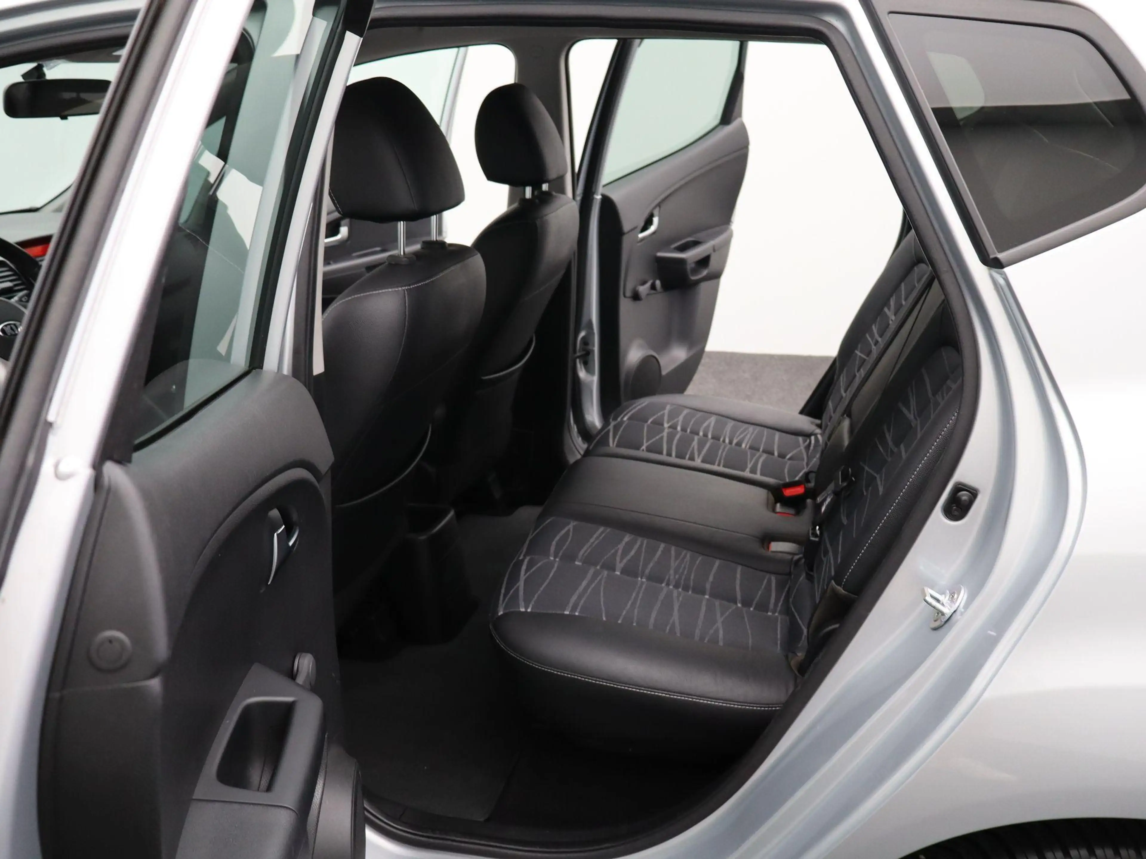 Kia Venga 1.6 CVVT DynamicPLusLine | Navigatie | Trekhaak | — photo 14