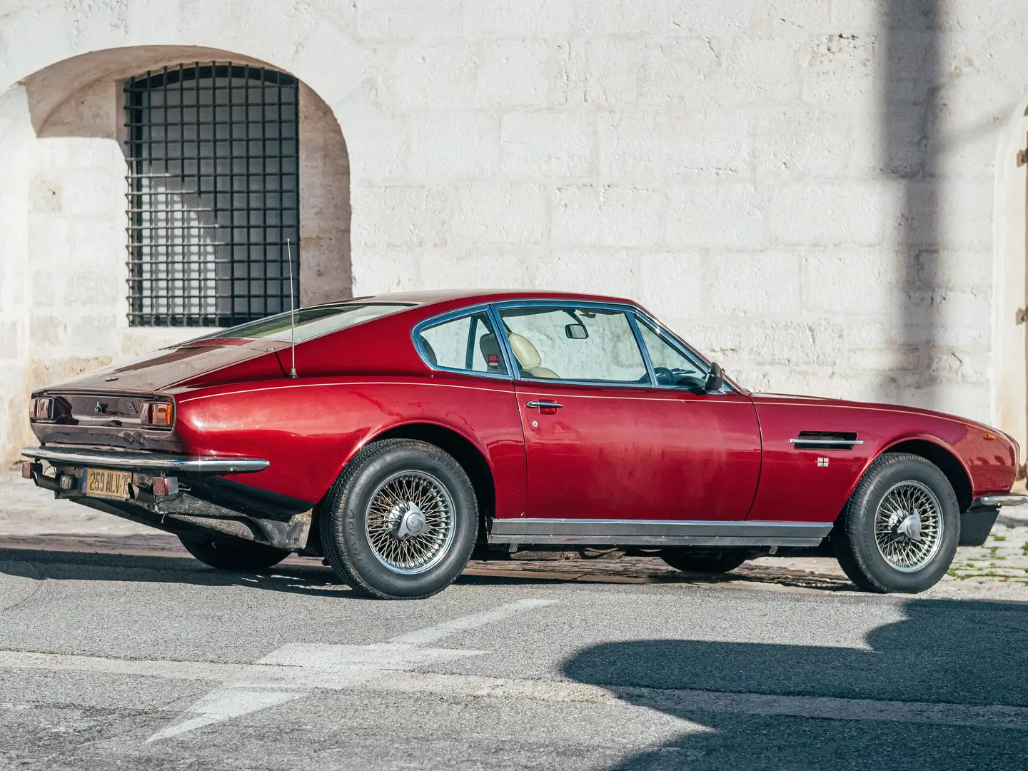 Aston Martin DBS Rojo - 2