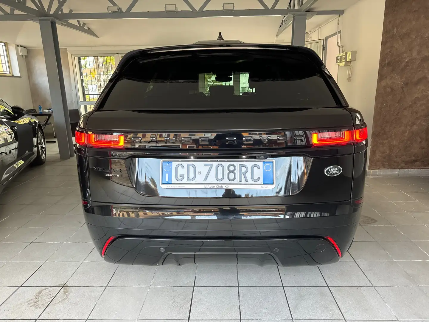 Land Rover Range Rover Velar 2.0d i4 HSE 240cv auto my20 Noir - 2