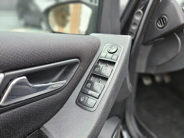 Mercedes-Benz B Class view 12