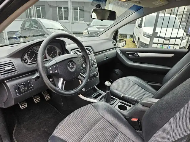 Mercedes-Benz B Class view 7