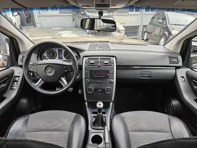 Mercedes-Benz B Class view 9