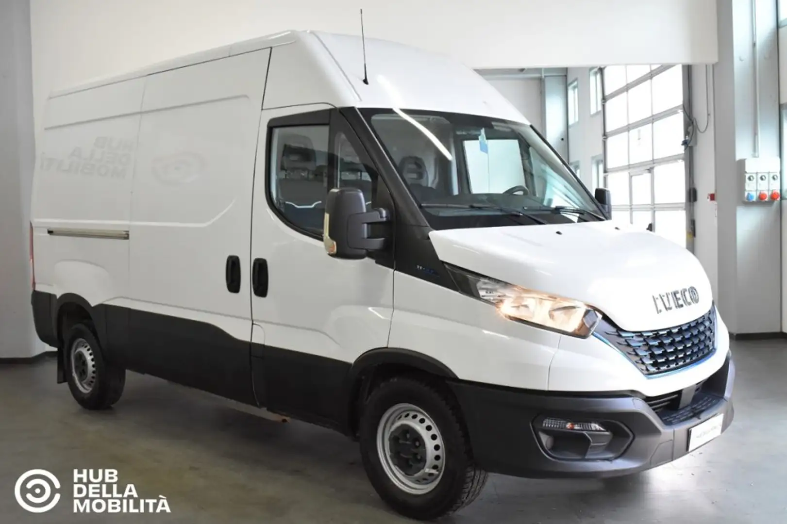 Iveco Daily 35S14NV 3.0 CNG PM-TM Furgone Blue Power Bílá - 2