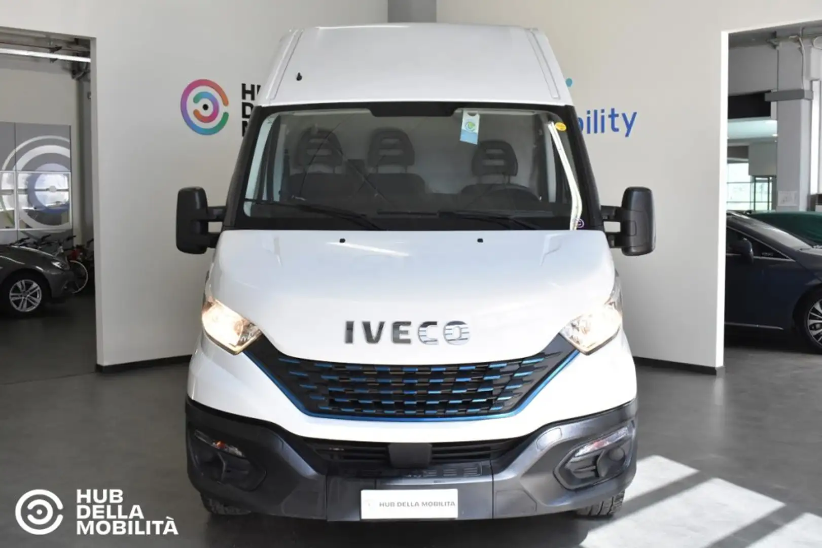 Iveco Daily 35S14NV 3.0 CNG PM-TM Furgone Blue Power Bílá - 1