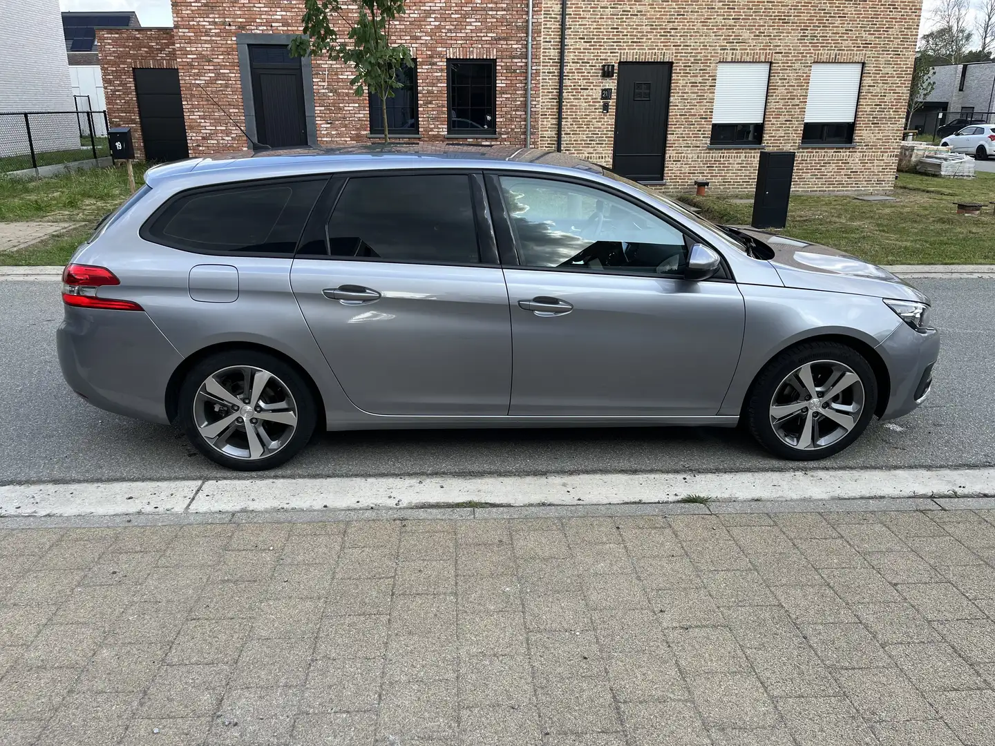 Peugeot 308 SW PureTech 110 Stop & Start Active - 1