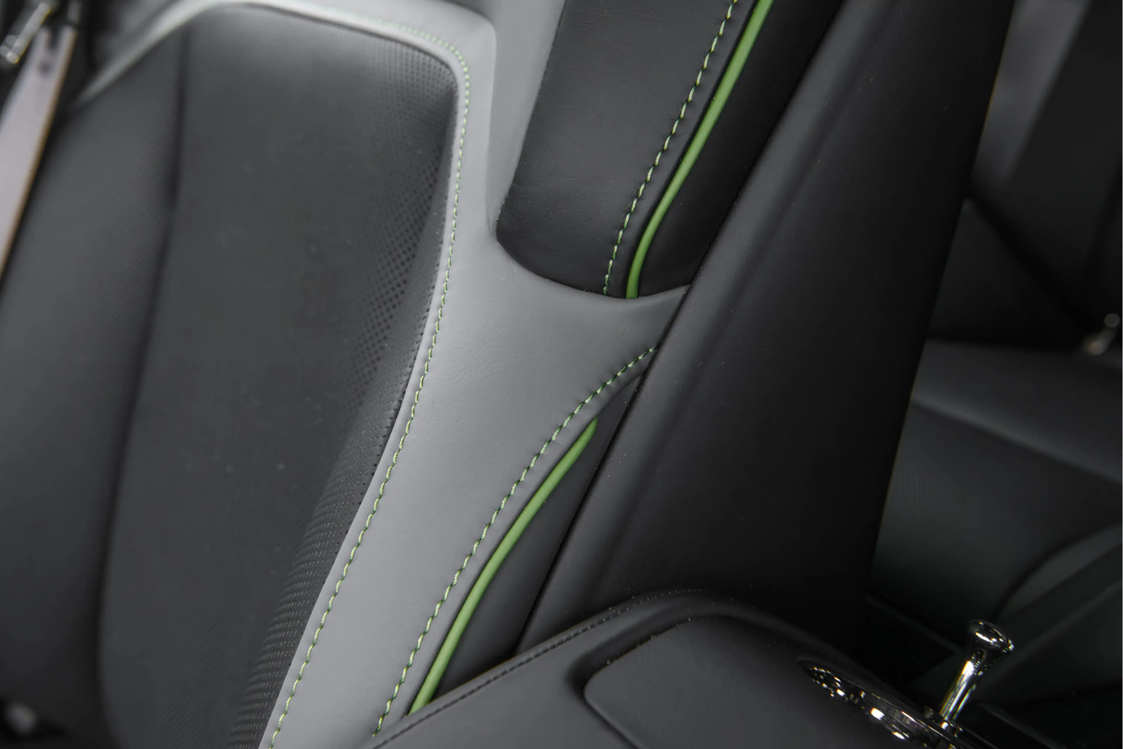 Rolls-Royce Spectre Novitec Spofec Emerald Green Vossen 24" AWD 102 kW — photo 13