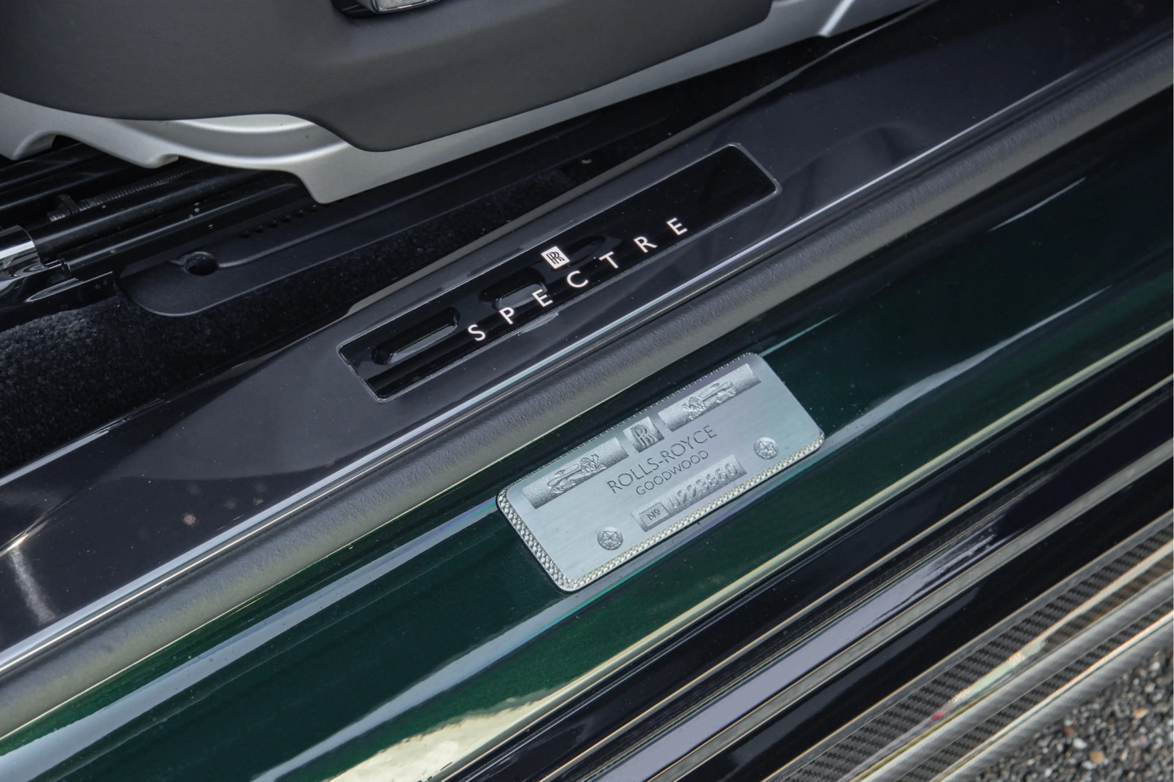 Rolls-Royce Spectre Novitec Spofec Emerald Green Vossen 24" AWD 102 kW — photo 29