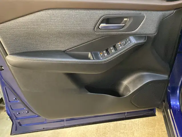 Nissan X-Trail view 4