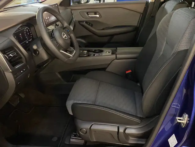 Nissan X-Trail view 3