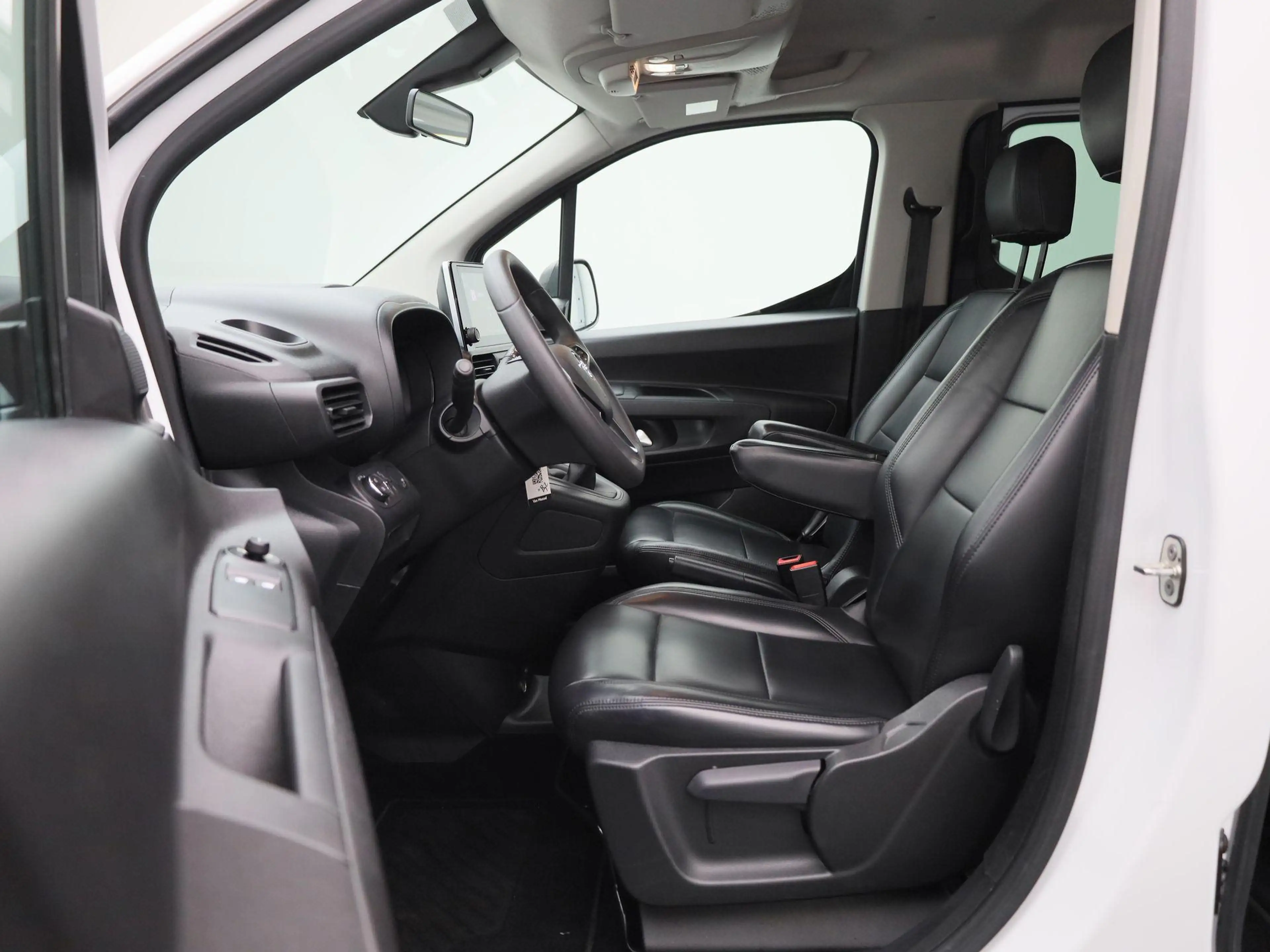 Opel Combo DC L1H1 1.5 Turbo D 100 S/S MT6 — photo 11