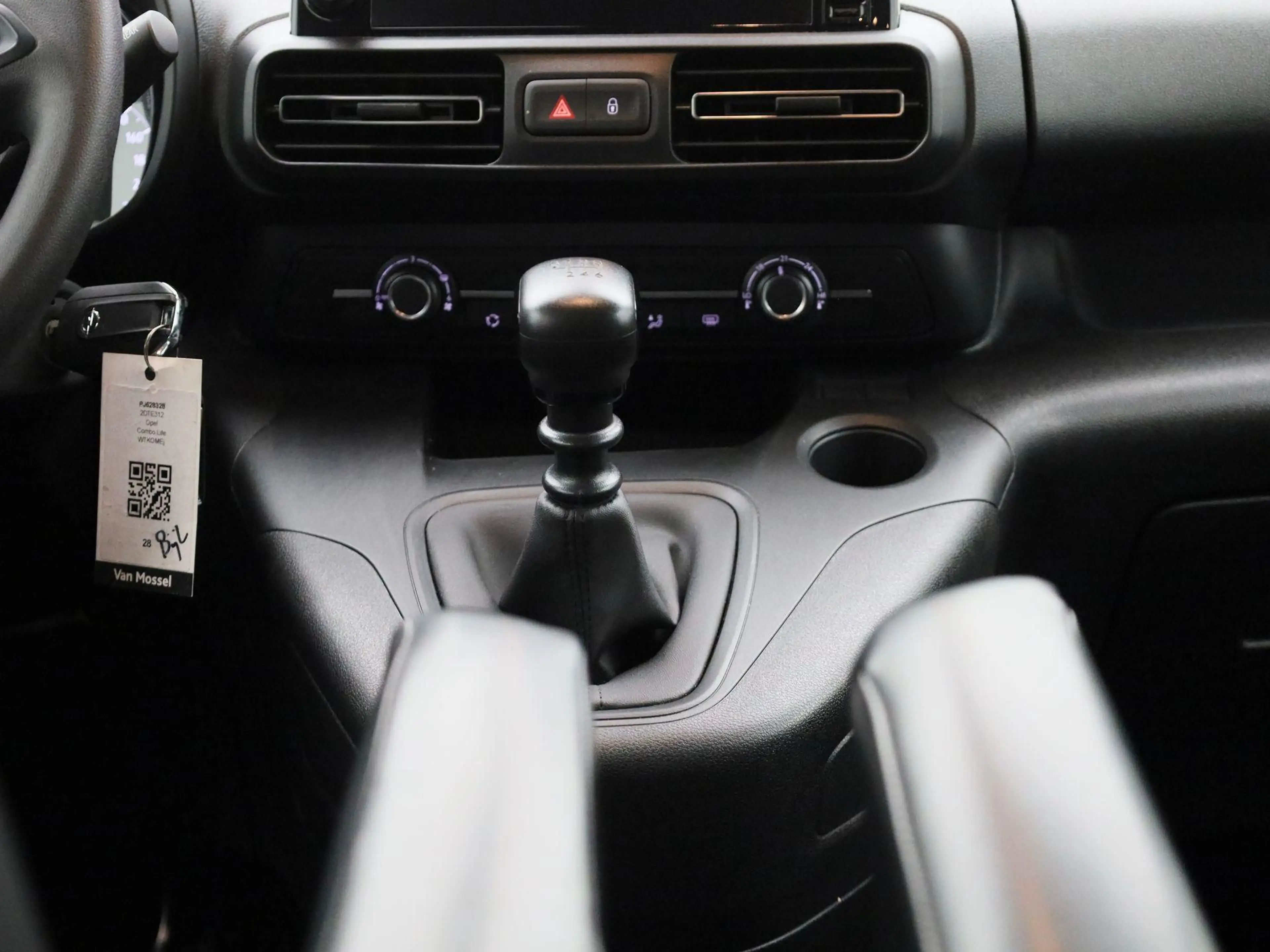 Opel Combo DC L1H1 1.5 Turbo D 100 S/S MT6 — photo 10