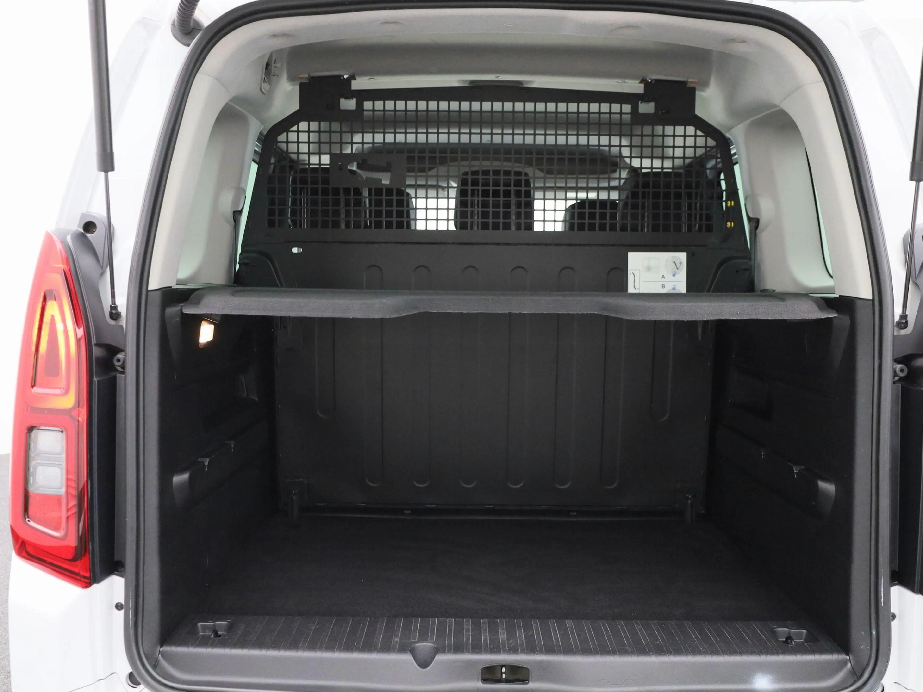 Opel Combo DC L1H1 1.5 Turbo D 100 S/S MT6 — photo 14