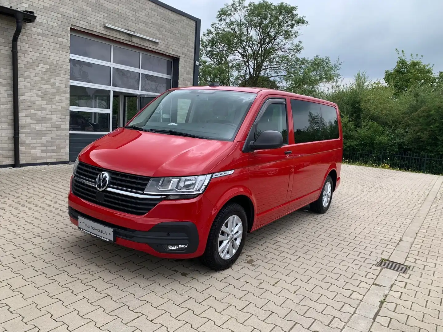 Volkswagen T6 Multivan T6.1 Multivan 2.0 TDI DSG Family - NAVI / KAMERA Rojo - 1