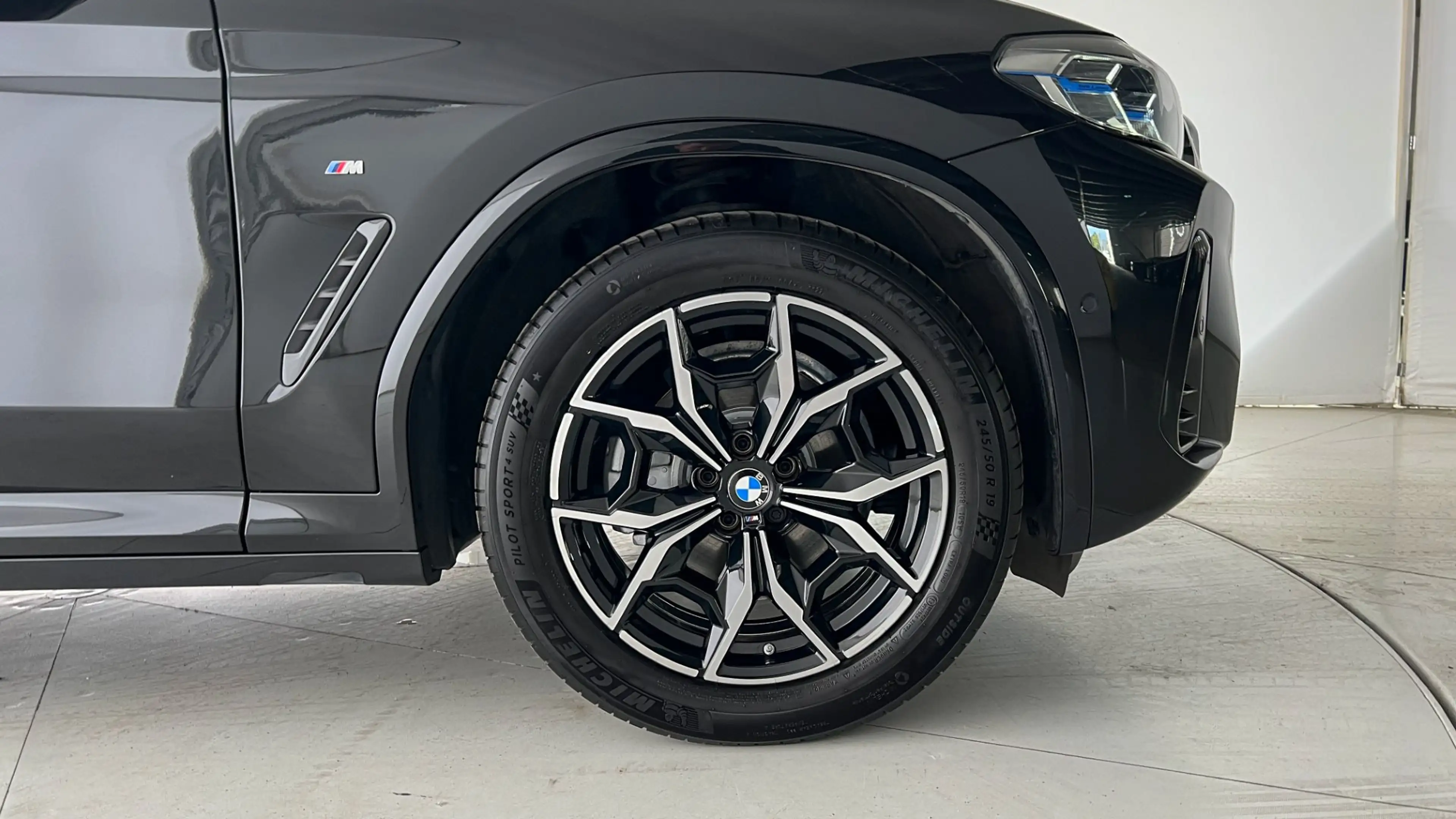 BMW X4 xDrive20d — photo 8