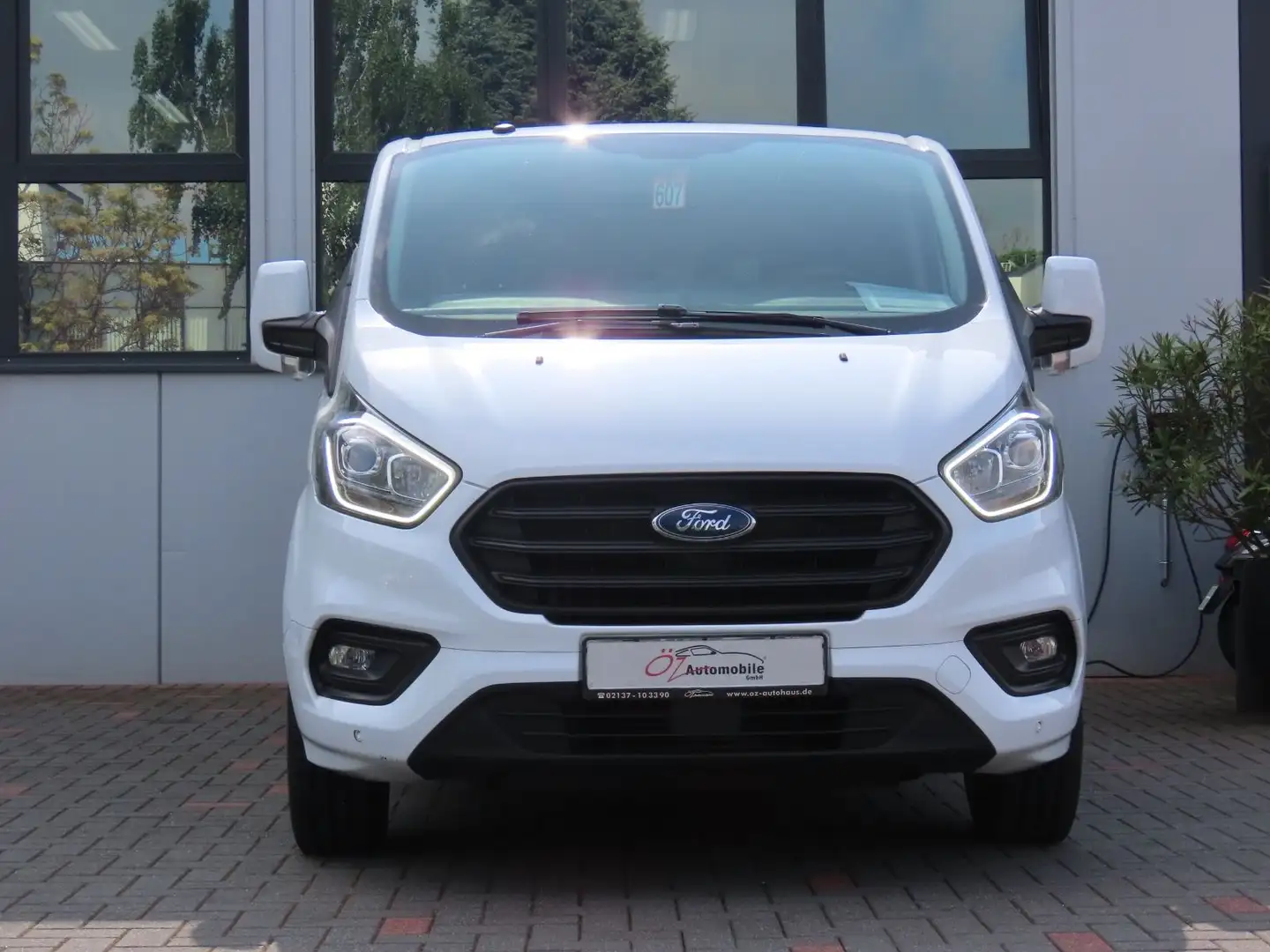 Ford Transit Custom 340 L2H1 9-Sitze PDC Weiß - 2