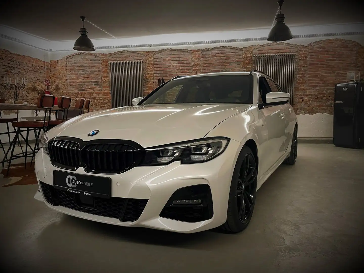 BMW 320 d xDrive M Sport ACC Park360° Leder 19" Weiß - 1