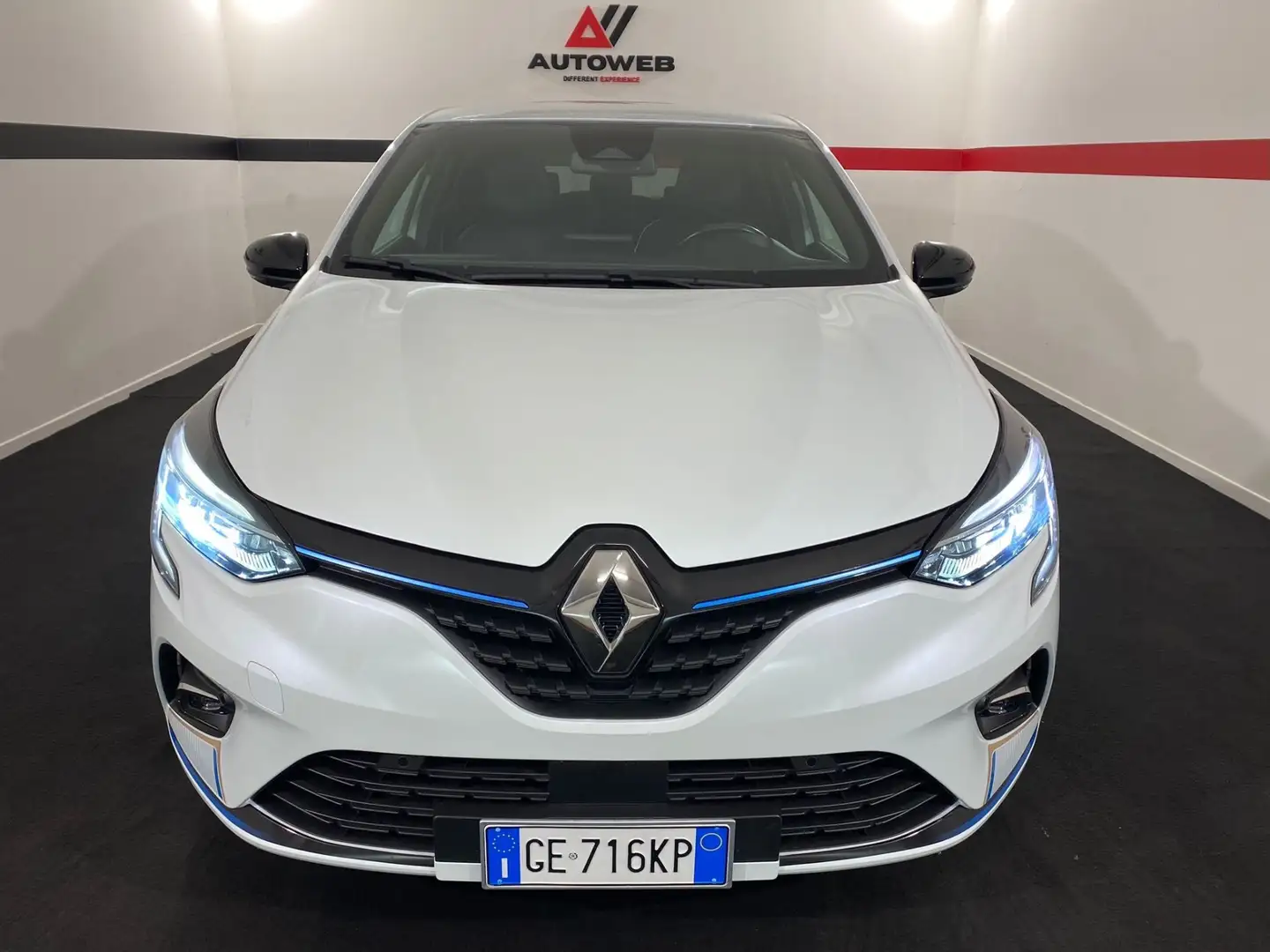Renault Clio Full Hybrid E-Tech 140 CV 5 porte Initiale Paris Bianco - 2