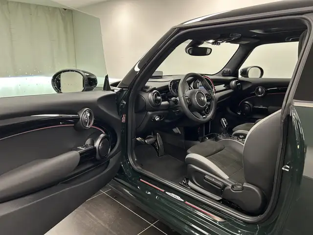 Mini Cooper view 13