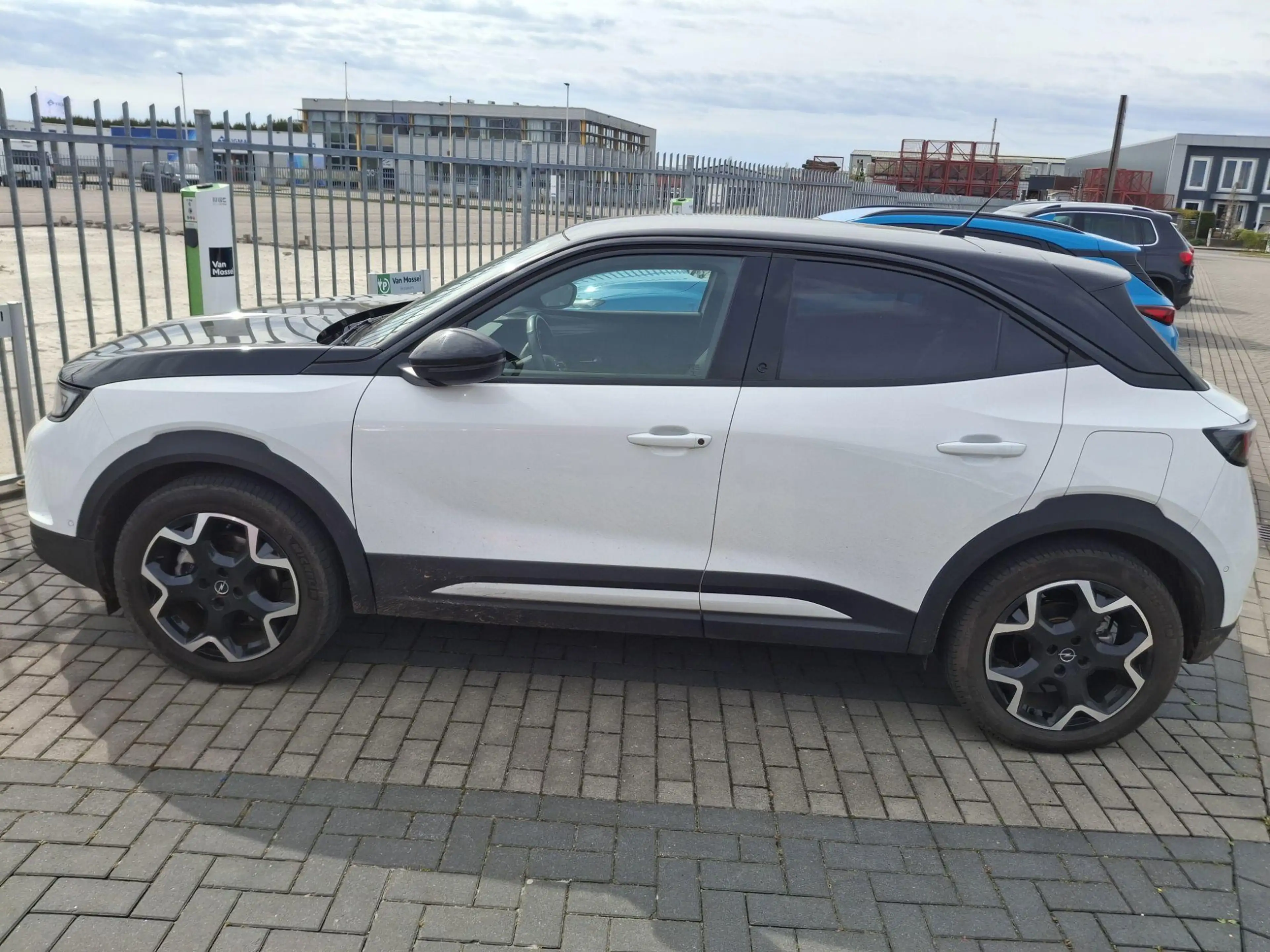 Opel Mokka-E Ultimate 50-kWh 11kw bl. | 136pk | Lederen Bekledi — photo 3