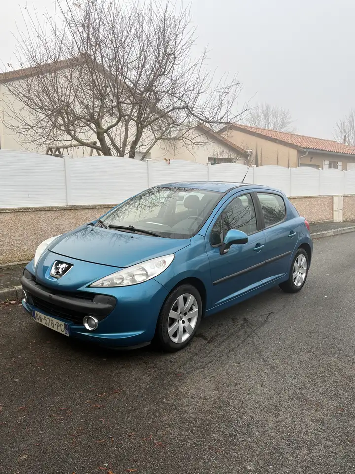 Peugeot 207 1.4 HDi 70ch BLUE LION Urban