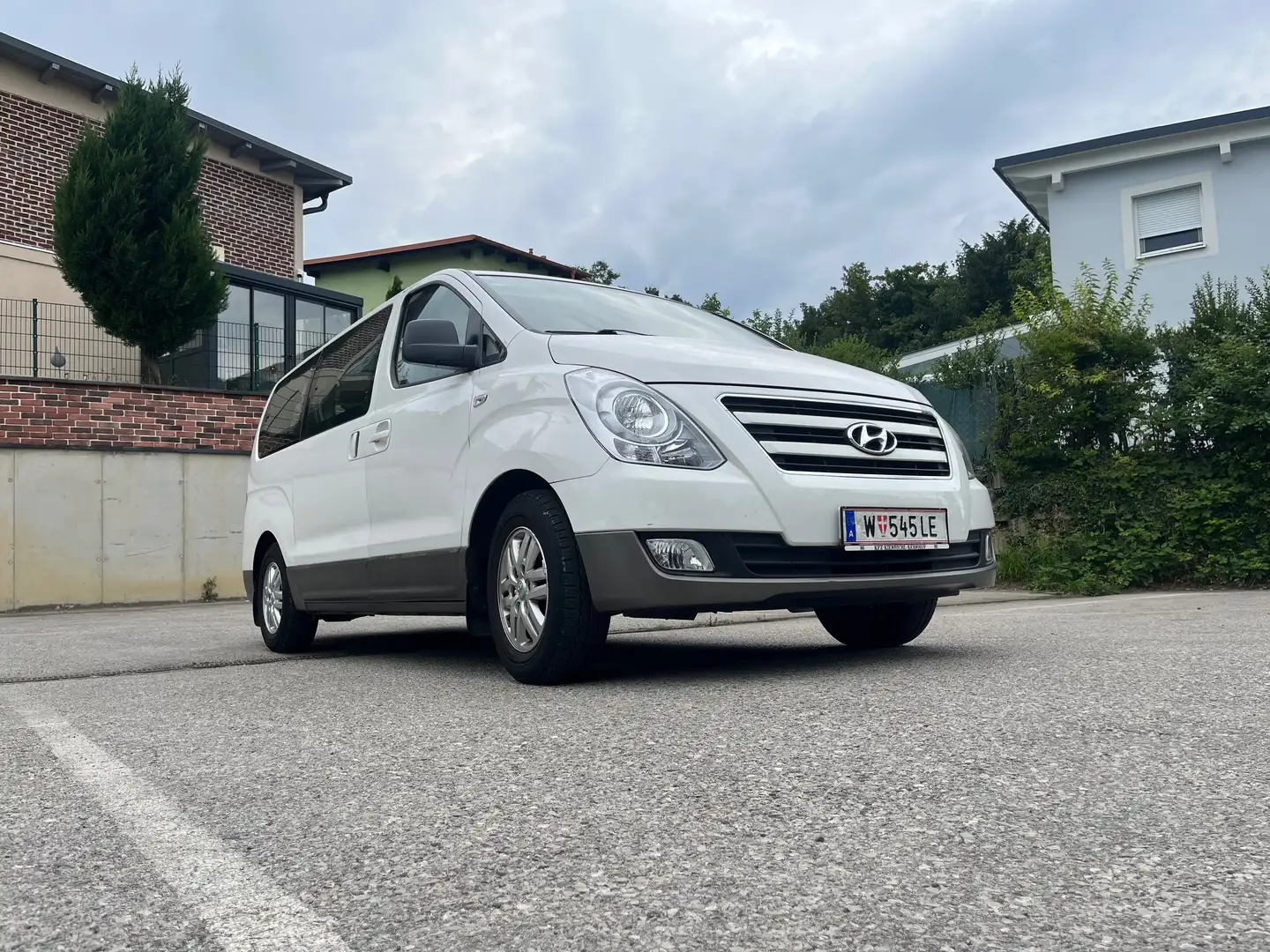Hyundai Starex Starex 2,5 CRDi Comfort Comfort Weiß - 1