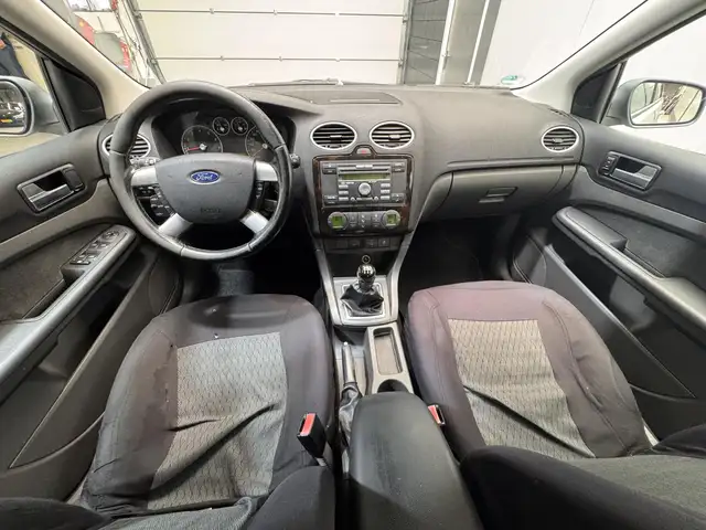Ford Focus view 11