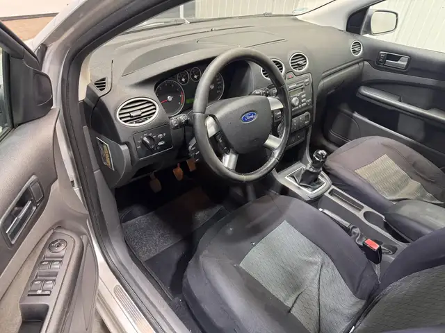 Ford Focus view 10
