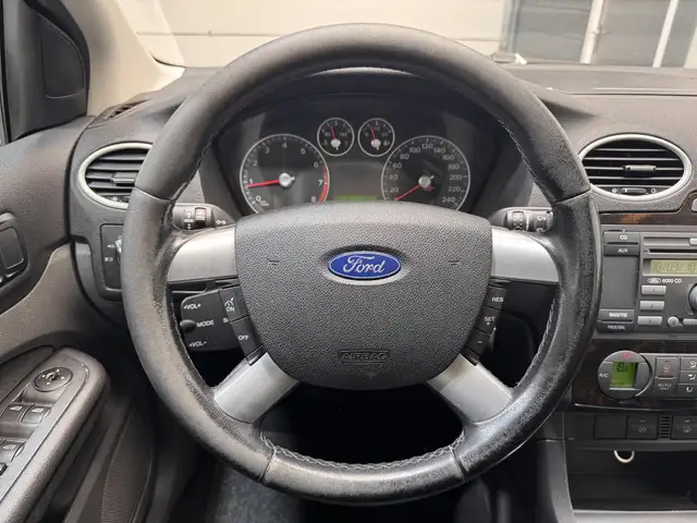 Ford Focus view 12