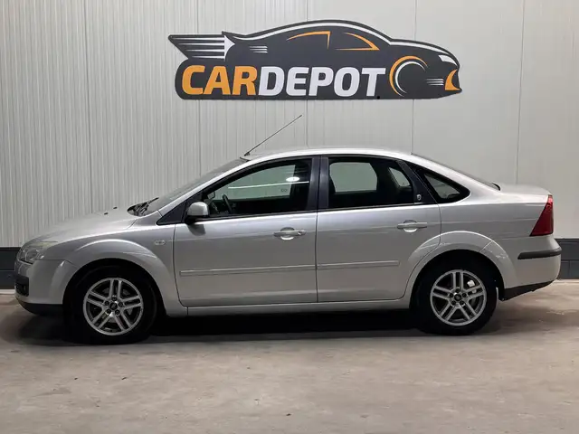 Ford Focus view 8