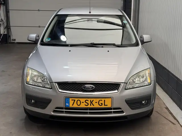Ford Focus view 2