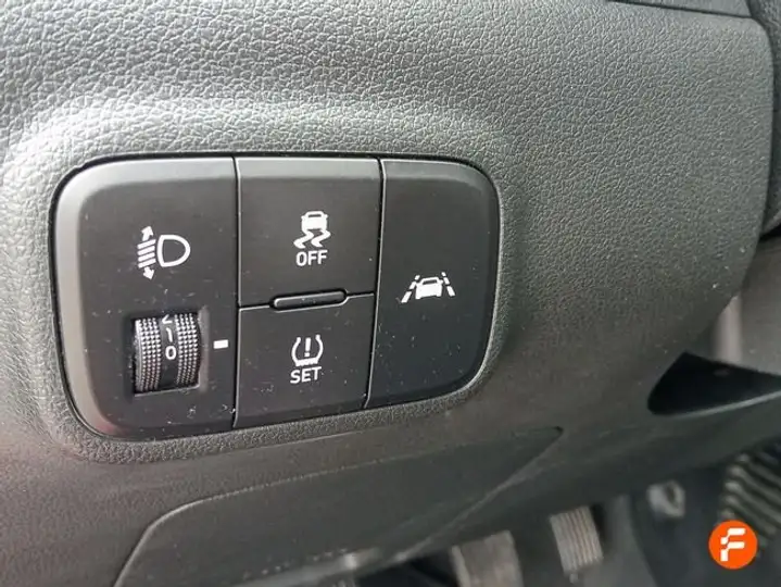 Hyundai i10 MPI 1.0 ESSENCE 2023, foto 21
