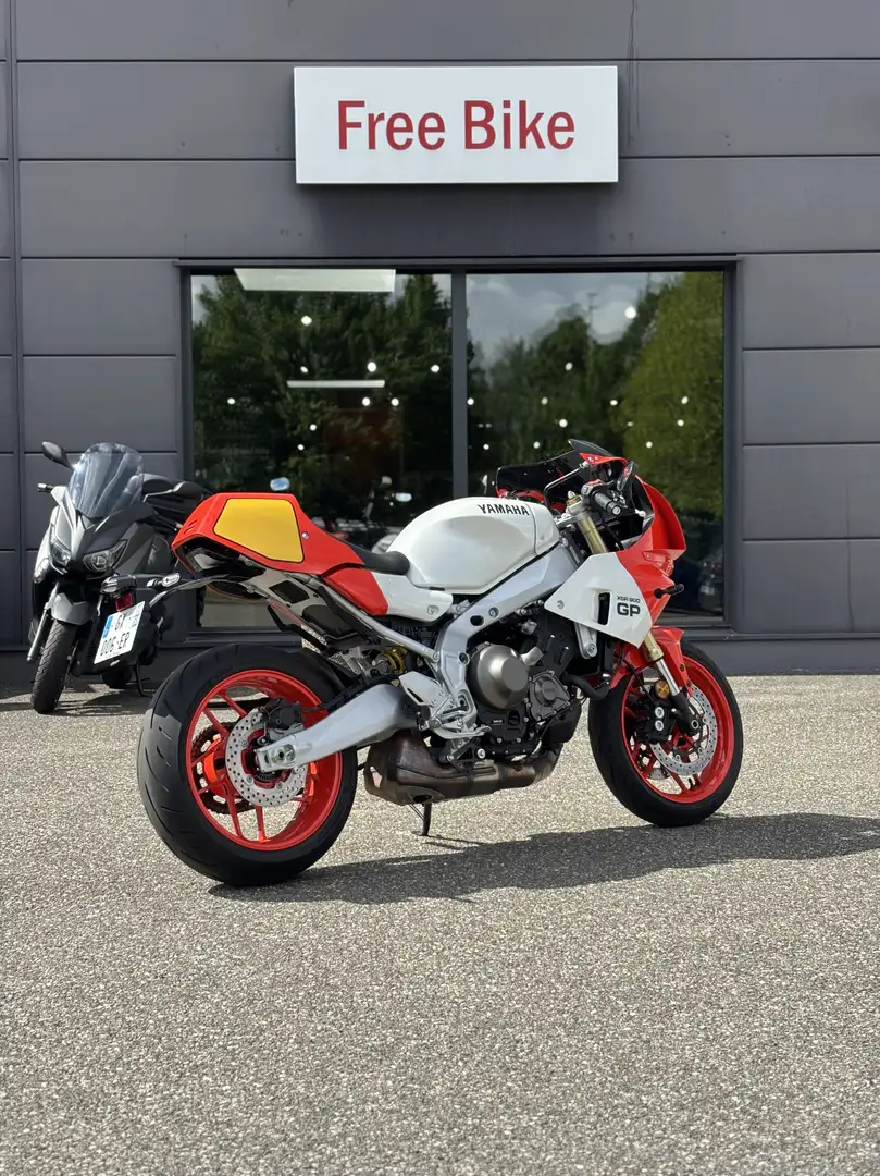 Yamaha XSR 900 Alb - 2