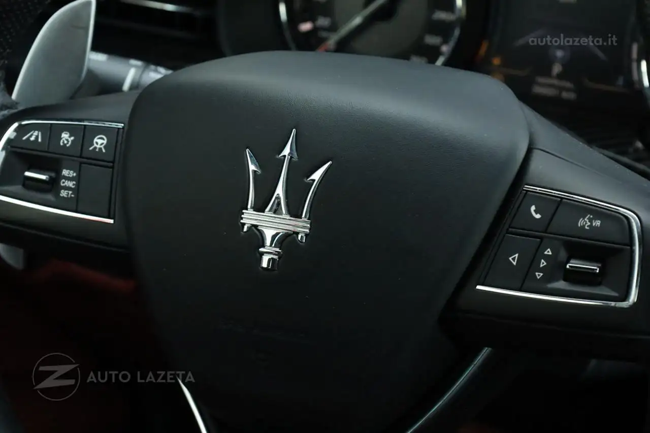Maserati Quattroporte 2022 — фото 12