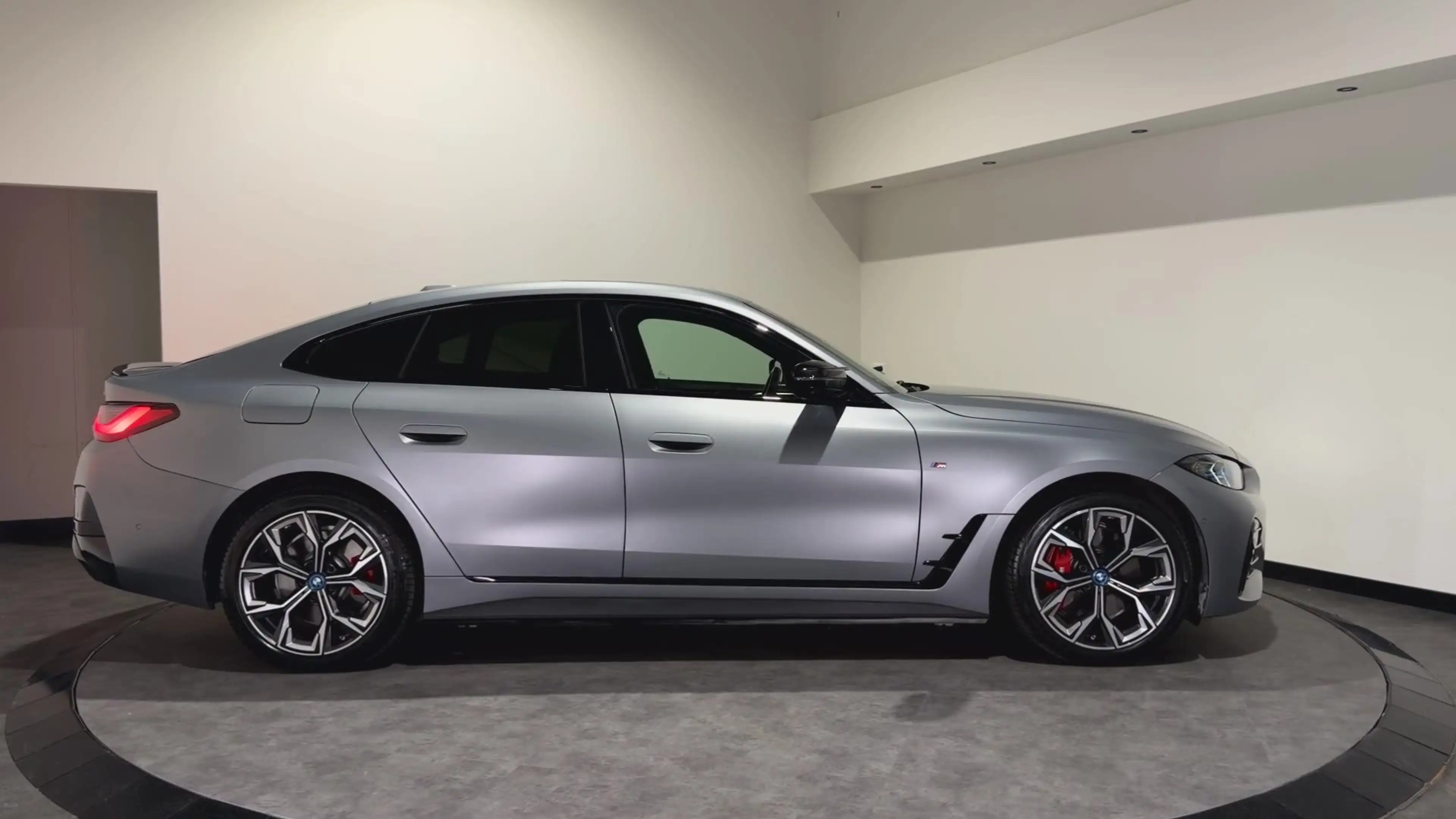 BMW i4 M50 84 kWh M Sport Pro | SOH 97,6% | el. Schuif/ka — photo 2