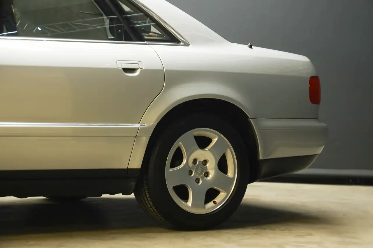 Audi A8 4.2 Quattro "Documented from day one" Crystal Silv, foto 8