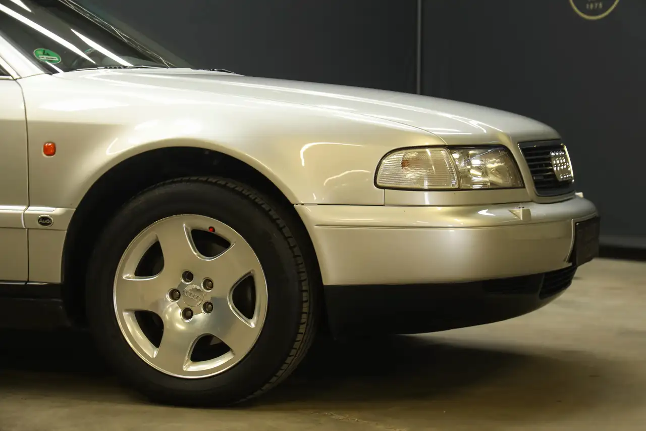 Audi A8 4.2 Quattro "Documented from day one" Crystal Silv, foto 12