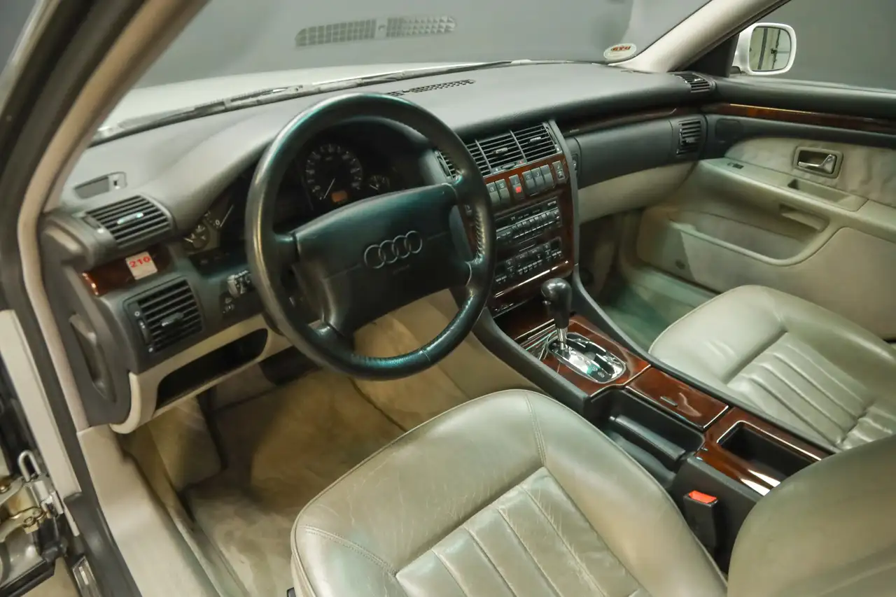 Audi A8 4.2 Quattro "Documented from day one" Crystal Silv, foto 3