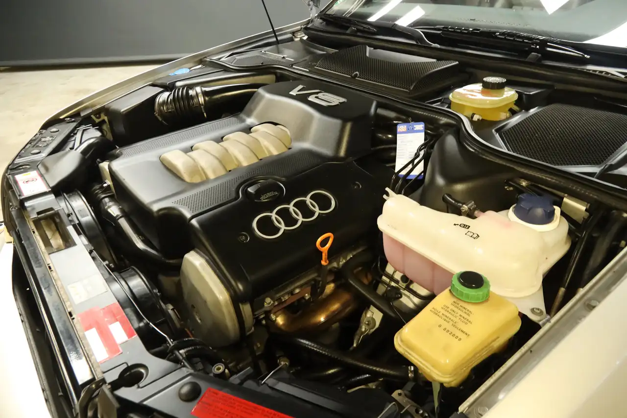 Audi A8 4.2 Quattro "Documented from day one" Crystal Silv, foto 4