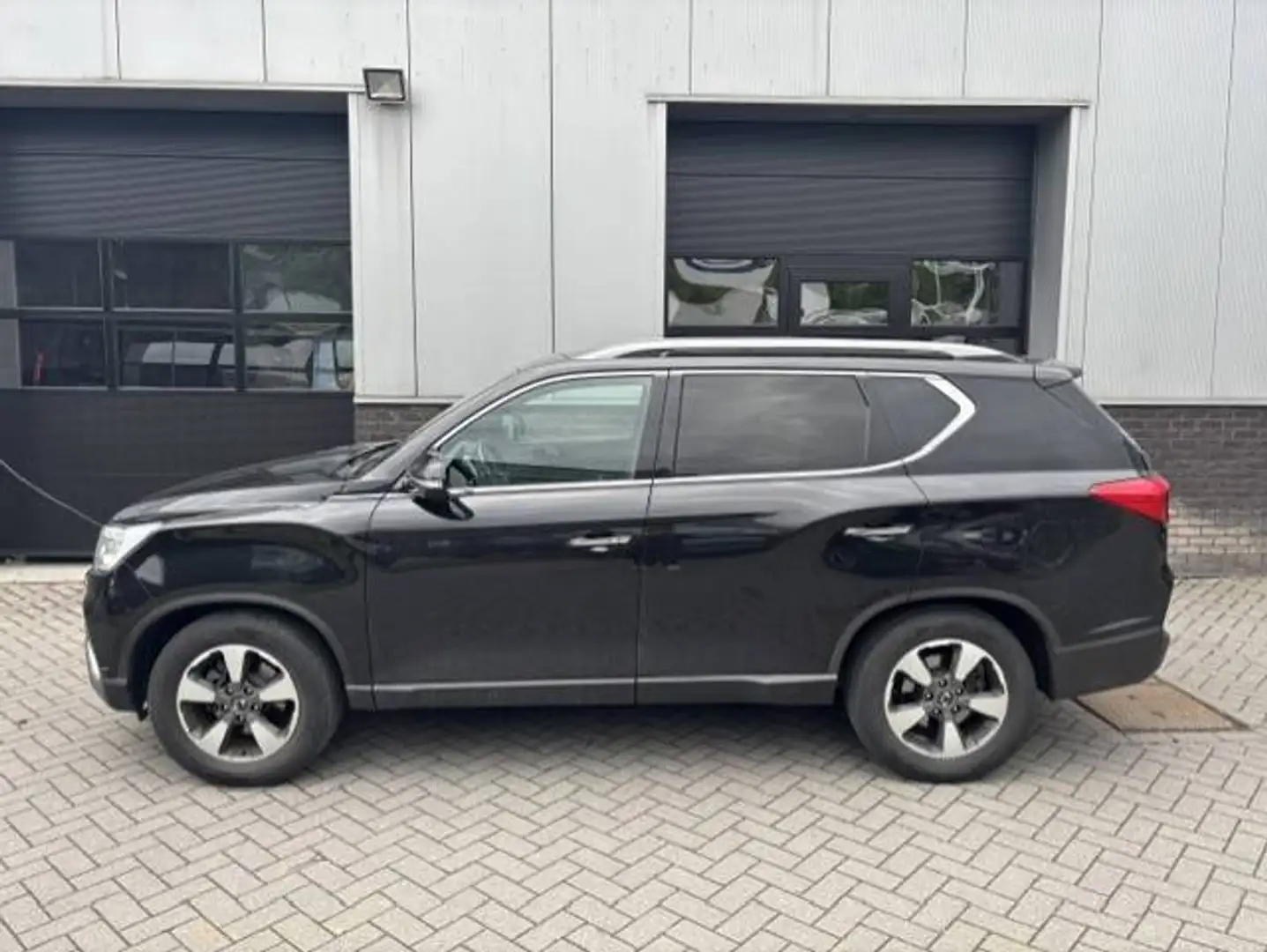 SsangYong Rexton Rexton 2.2 RX220e-Xdi 4WD Sapphire (EU6c) Schwarz - 2