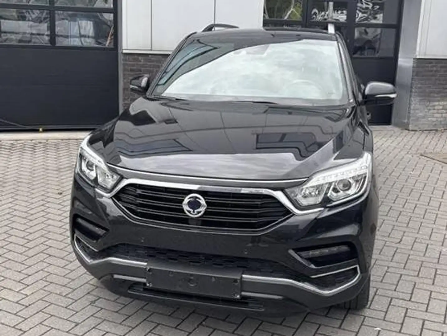 SsangYong Rexton Rexton 2.2 RX220e-Xdi 4WD Sapphire (EU6c) Schwarz - 1