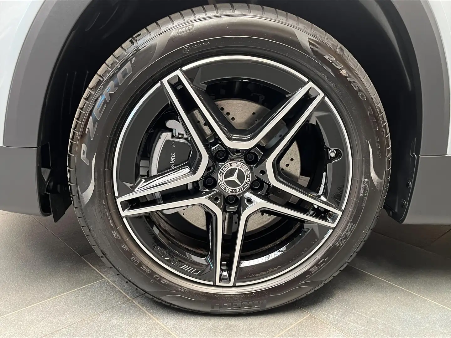 Mercedes-Benz GLB 180 Star Edition Plateado - 2