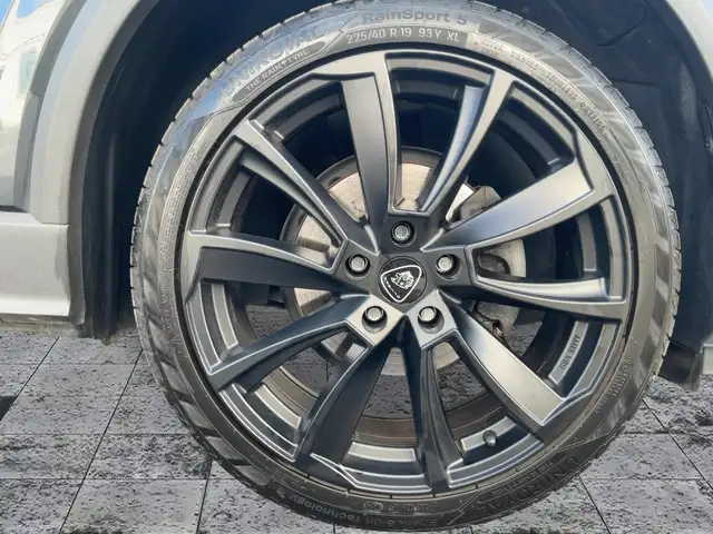 Audi Q2 view 9