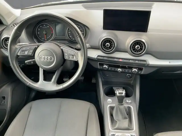 Audi Q2 view 10