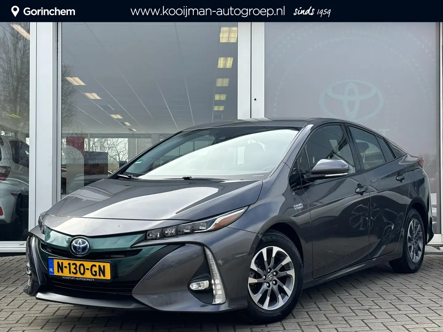 Toyota Prius 1.8 Plug-in Dynamic edition | NL-auto | BTW auto | Grau - 1
