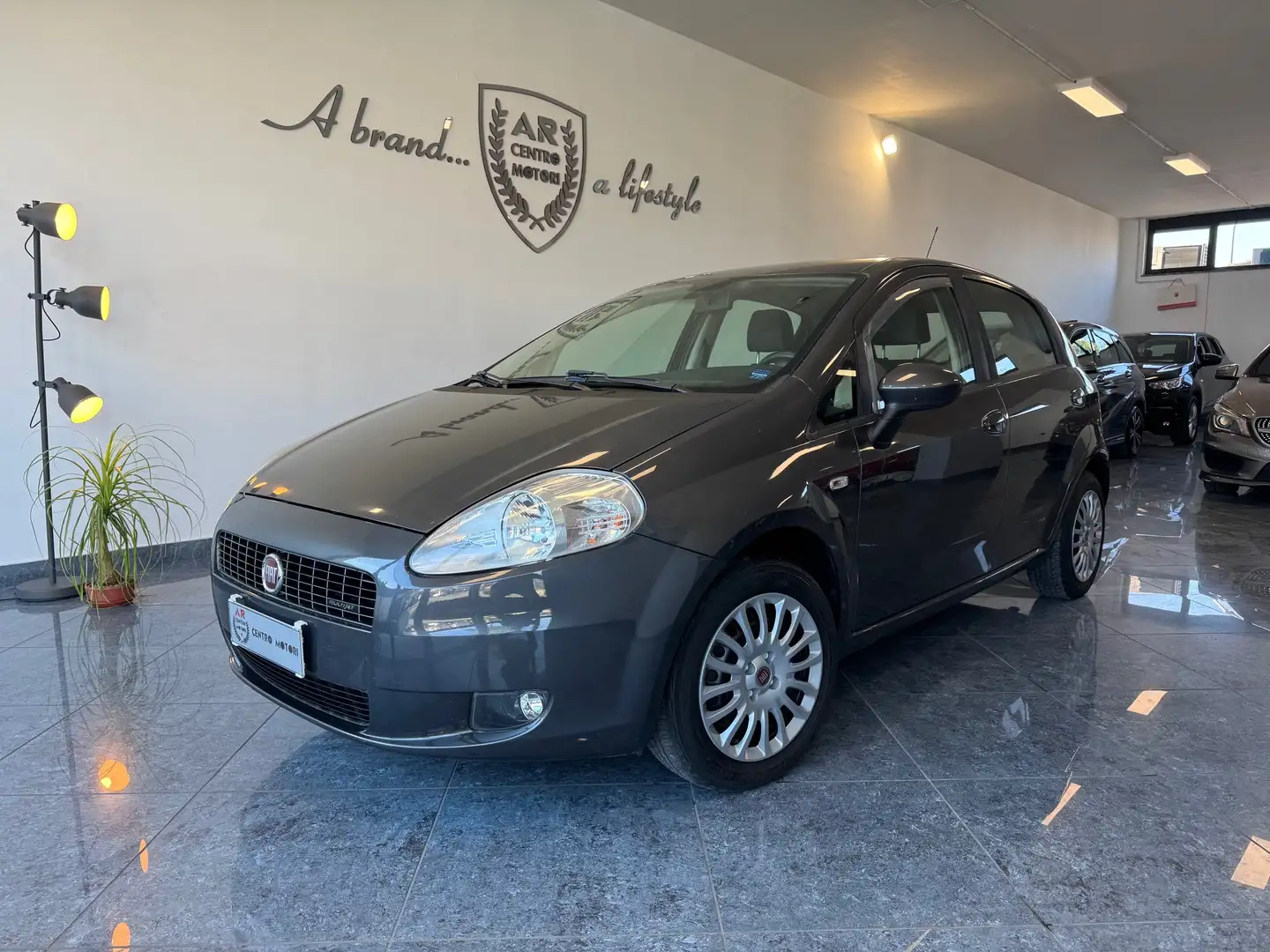 Fiat Grande Punto 5porte 1.3 mjt 16v Dynamic 75cv Gris - 1